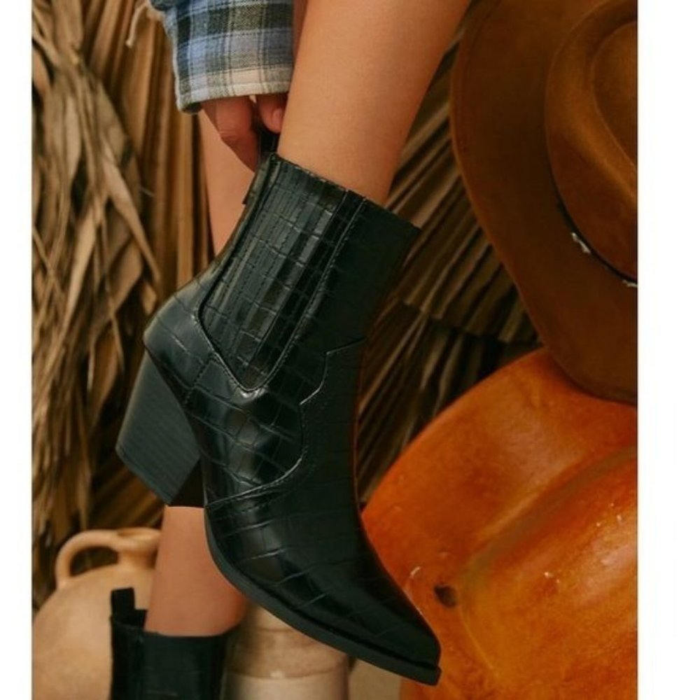 !! NEW !! Vegan Leather Ankle Cowboy Boots in Black Croc - Picture 2 of 10